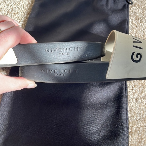 Authentic Givenchy black and white pool slides - Picture 14 of 15